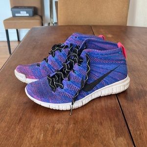 Nike flyknit chukka  size 7 gently used